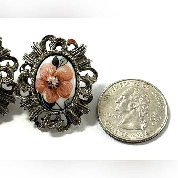Vintage Screwback Earrings Silver Tone With Pink Floral Cabachon - Picture 2 of 4